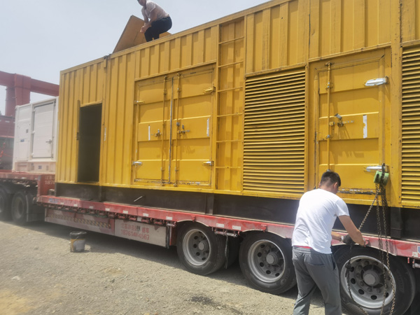 兴山除了负载情况和发动机维护，还有哪些因素会影响 200kw 柴油发电机的油耗？