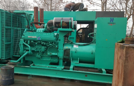 兴山发电机组如何判断水冷式机油散热器内部是否需要清洗？